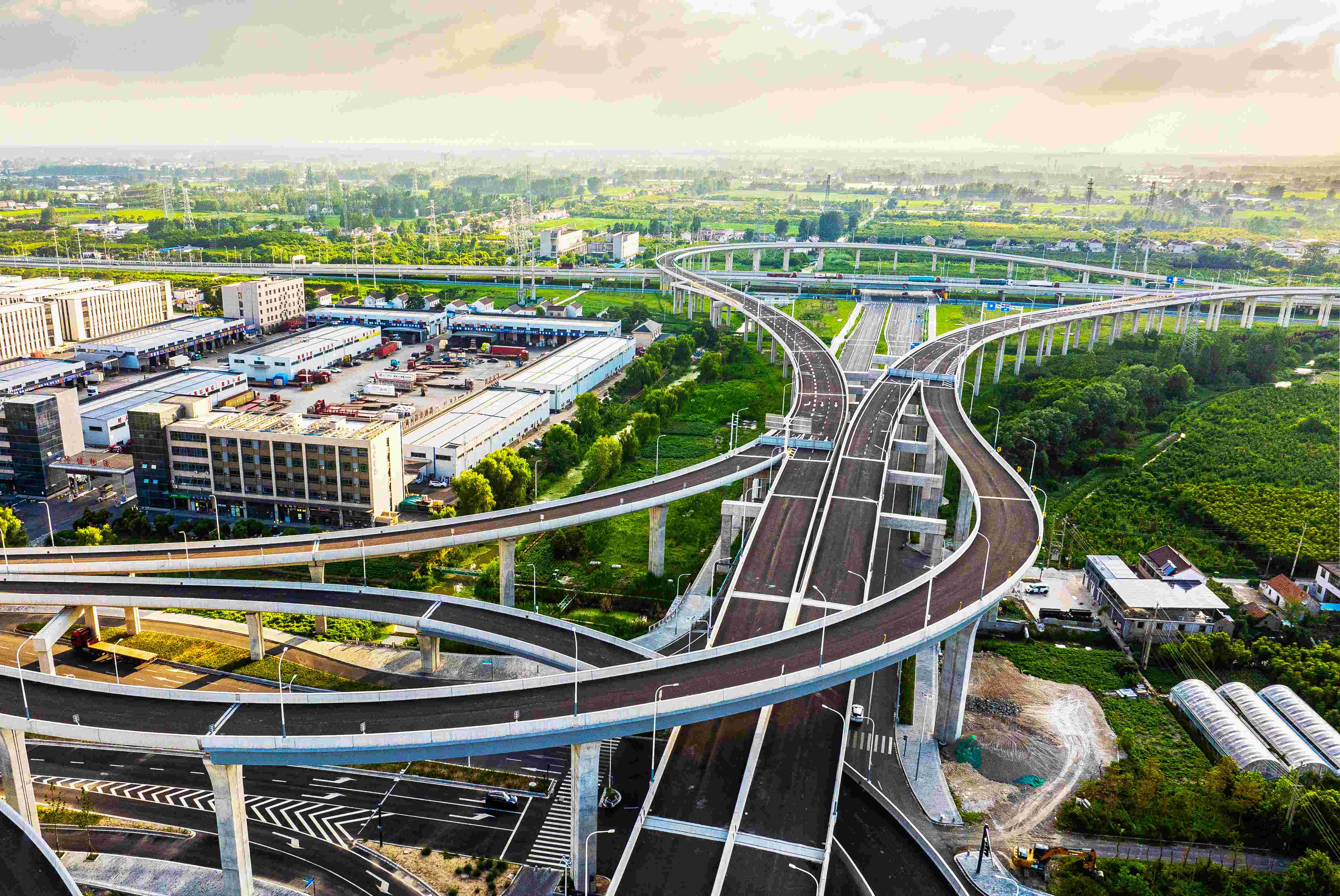 新业路高架与开创路高架和204国道盐阜快速通道互通枢纽.jpg 新业路高架与开创路高架和204国道盐阜快速通道互通枢纽.jpg